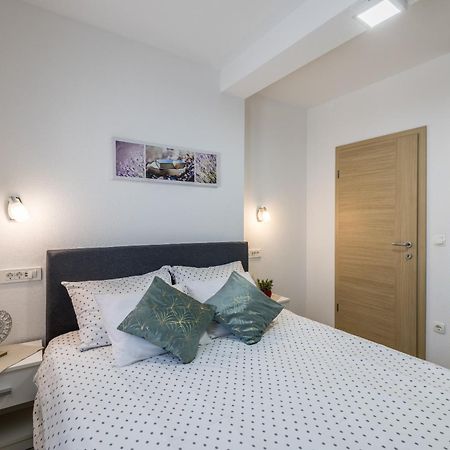 Apart Sa Terasom 250M Od Plaze,Parking,Wi Fi,Rostilj Trogir Eksteriør billede