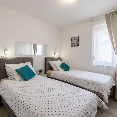 Apart Sa Terasom 250M Od Plaze,Parking,Wi Fi,Rostilj Trogir Eksteriør billede