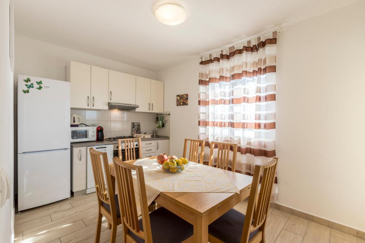 Apart Sa Terasom 250M Od Plaze,Parking,Wi Fi,Rostilj Trogir Eksteriør billede