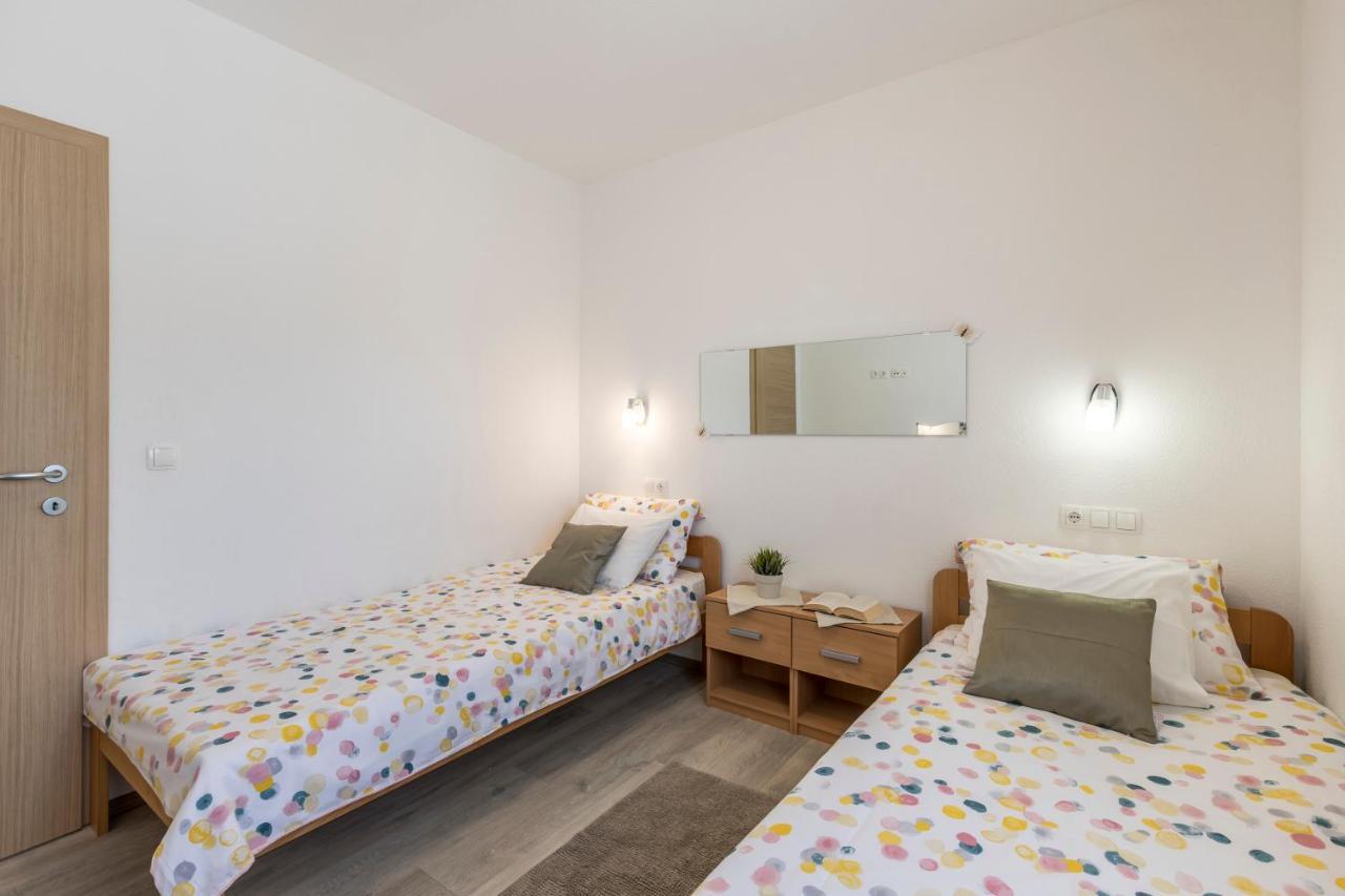 Apart Sa Terasom 250M Od Plaze,Parking,Wi Fi,Rostilj Trogir Eksteriør billede