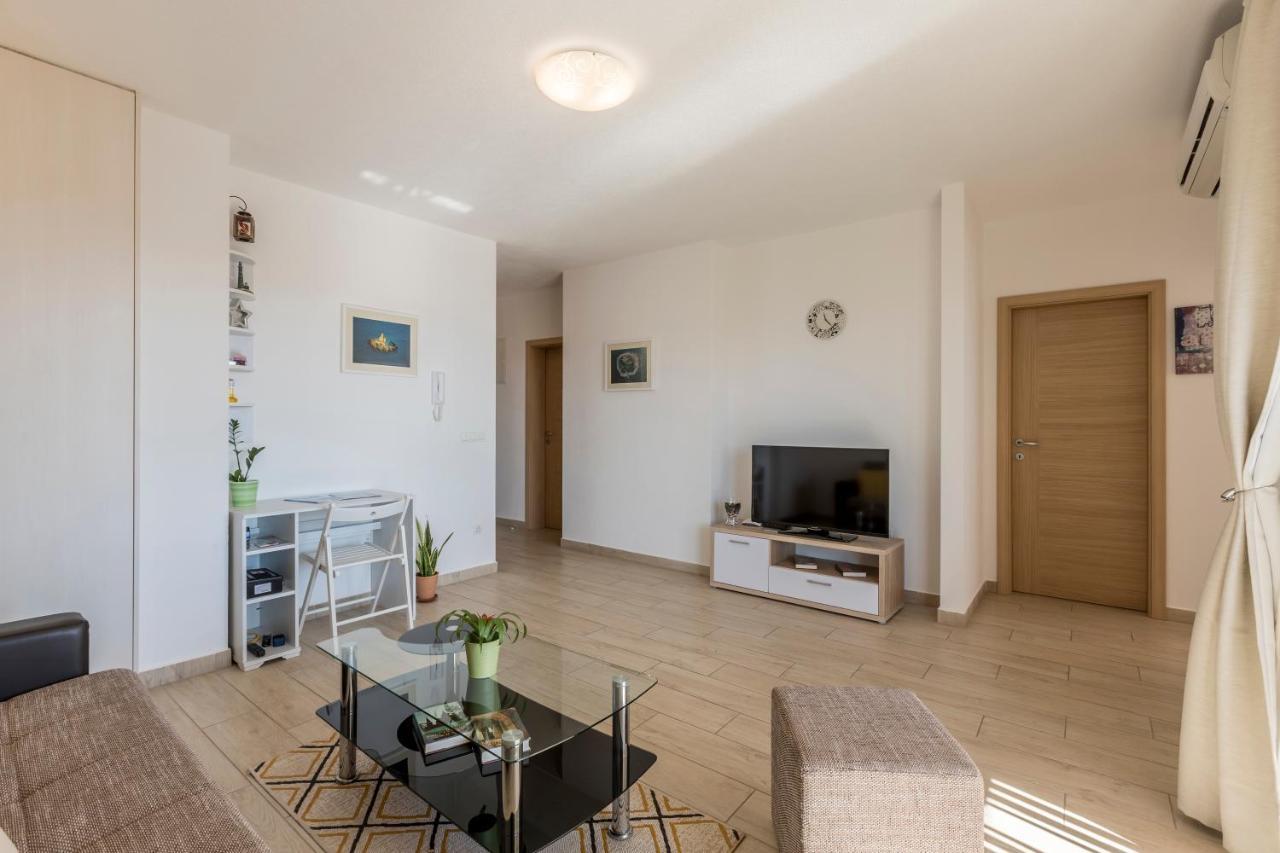 Apart Sa Terasom 250M Od Plaze,Parking,Wi Fi,Rostilj Trogir Eksteriør billede
