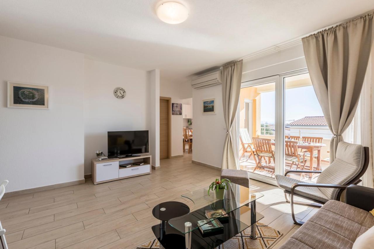 Apart Sa Terasom 250M Od Plaze,Parking,Wi Fi,Rostilj Trogir Eksteriør billede