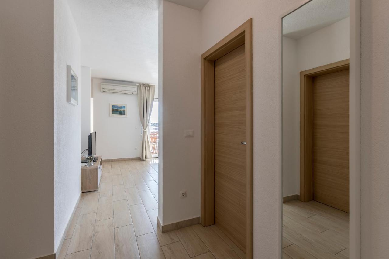 Apart Sa Terasom 250M Od Plaze,Parking,Wi Fi,Rostilj Trogir Eksteriør billede