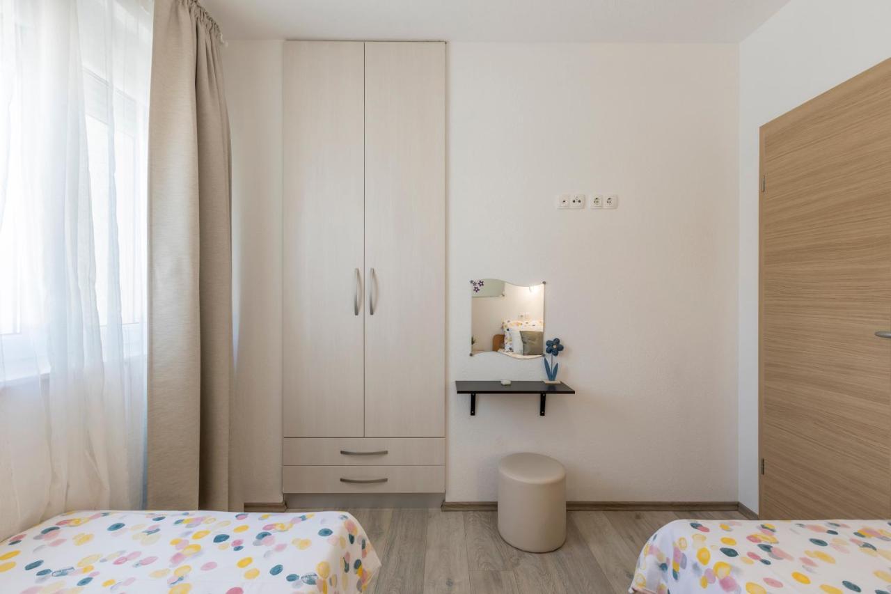 Apart Sa Terasom 250M Od Plaze,Parking,Wi Fi,Rostilj Trogir Eksteriør billede