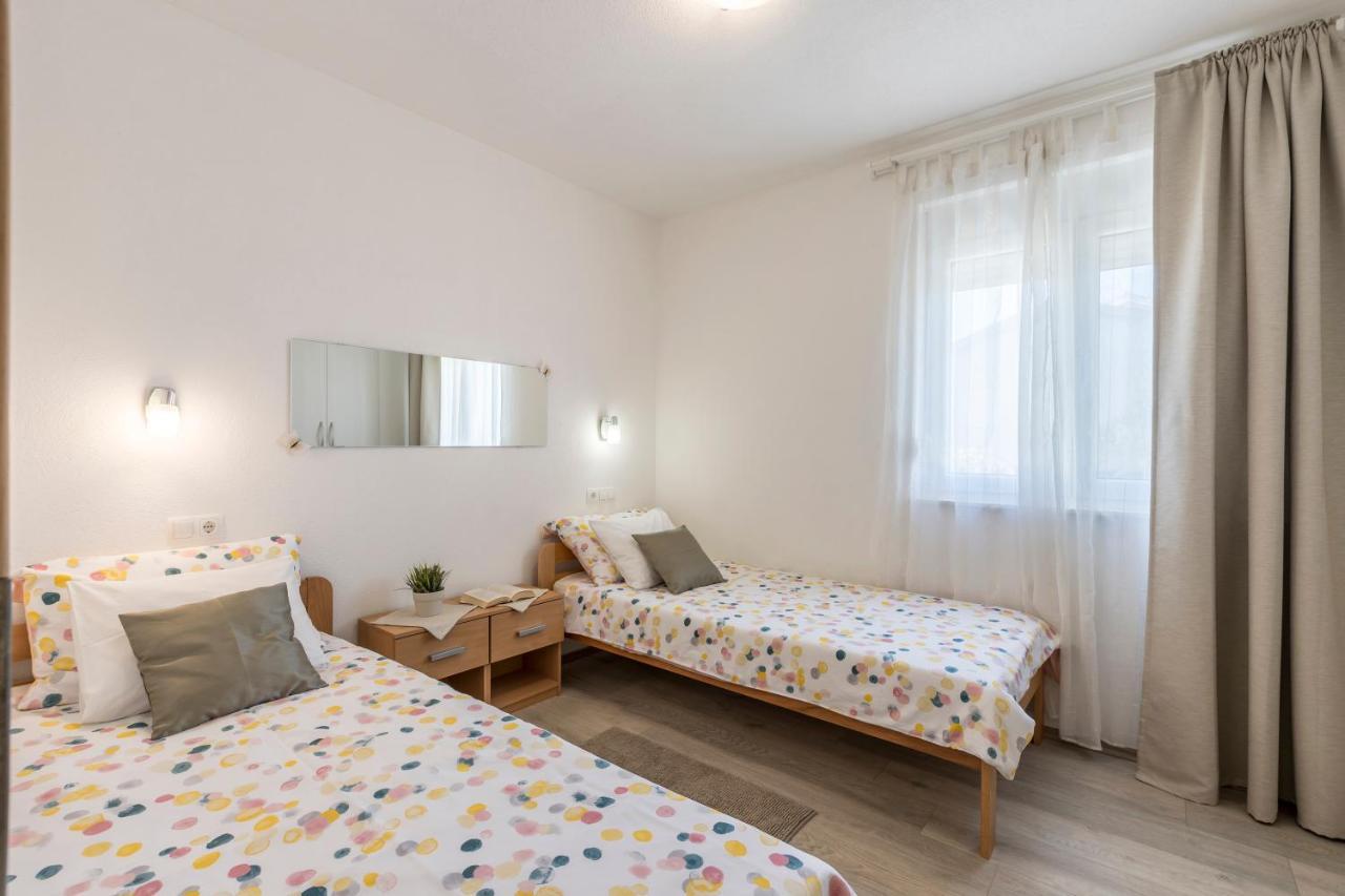 Apart Sa Terasom 250M Od Plaze,Parking,Wi Fi,Rostilj Trogir Eksteriør billede