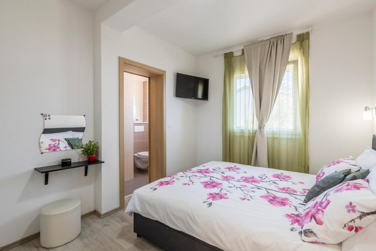 Apart Sa Terasom 250M Od Plaze,Parking,Wi Fi,Rostilj Trogir Eksteriør billede