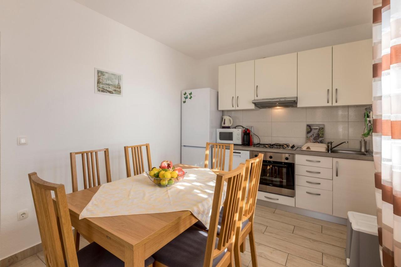 Apart Sa Terasom 250M Od Plaze,Parking,Wi Fi,Rostilj Trogir Eksteriør billede