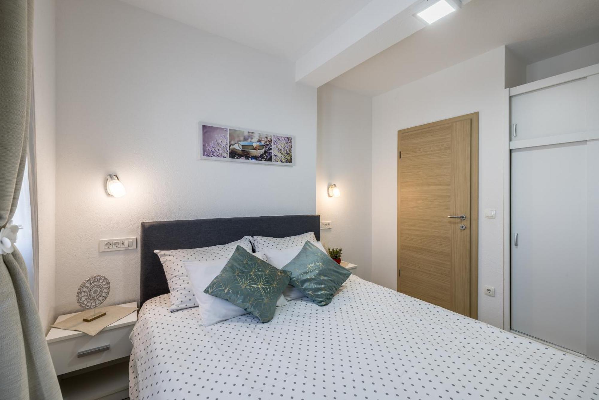 Apart Sa Terasom 250M Od Plaze,Parking,Wi Fi,Rostilj Trogir Eksteriør billede