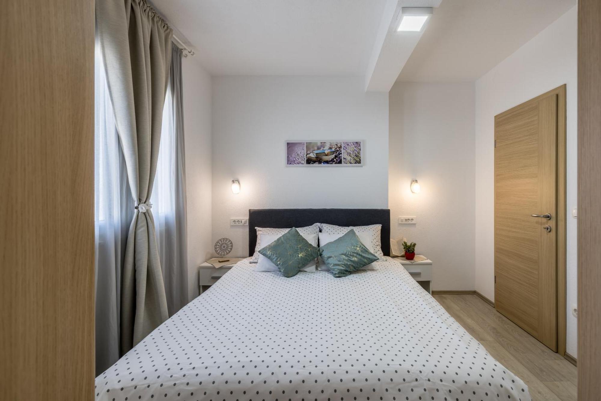 Apart Sa Terasom 250M Od Plaze,Parking,Wi Fi,Rostilj Trogir Eksteriør billede