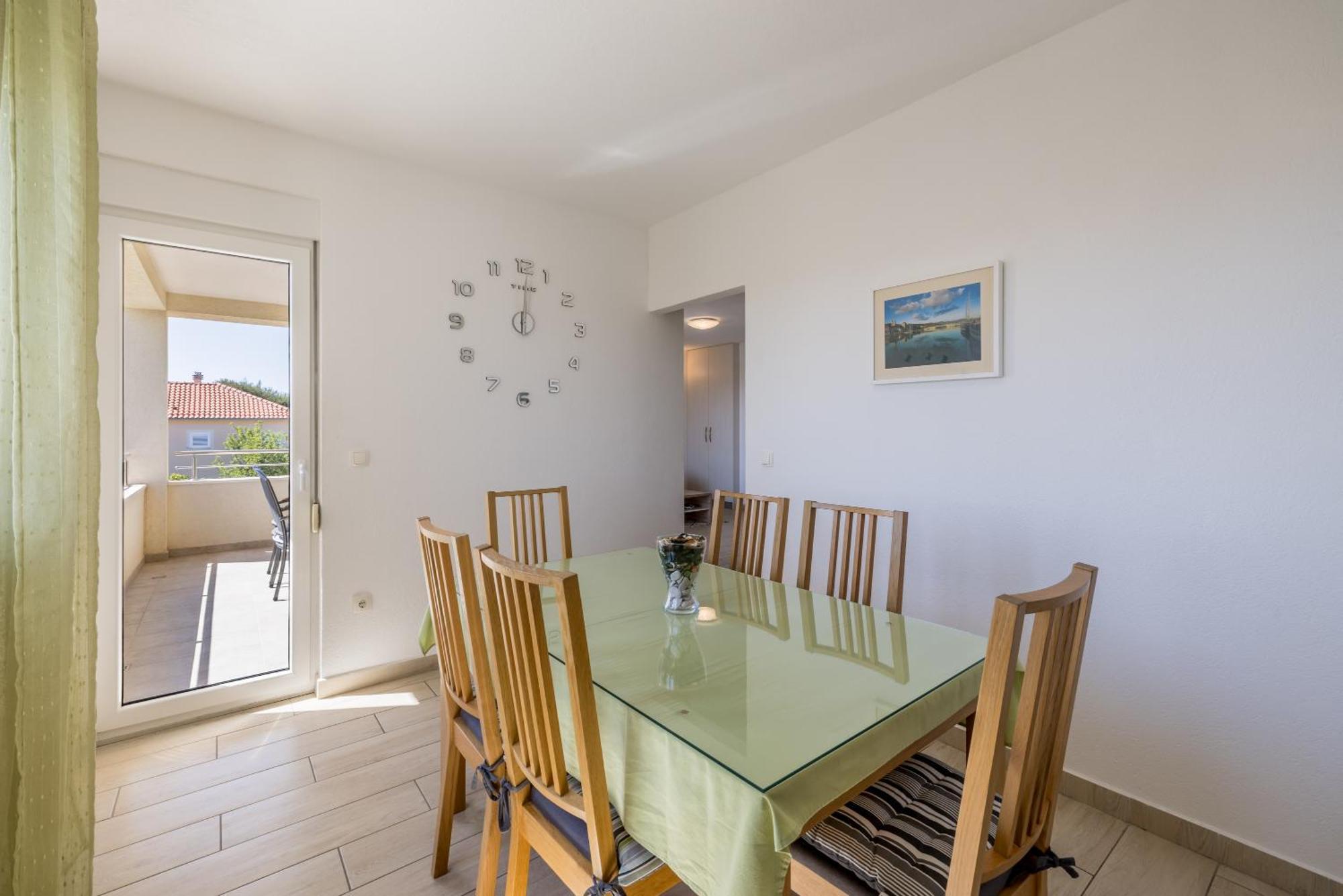 Apart Sa Terasom 250M Od Plaze,Parking,Wi Fi,Rostilj Trogir Eksteriør billede