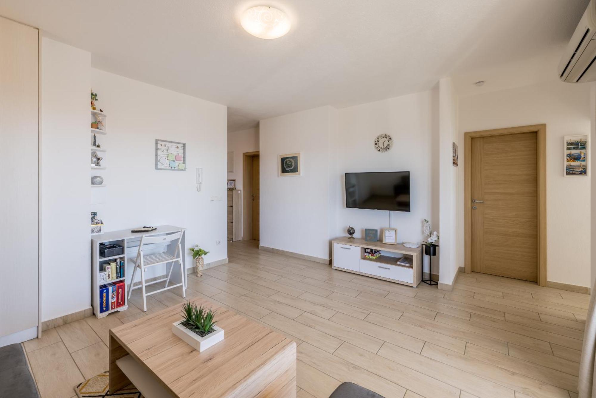 Apart Sa Terasom 250M Od Plaze,Parking,Wi Fi,Rostilj Trogir Eksteriør billede