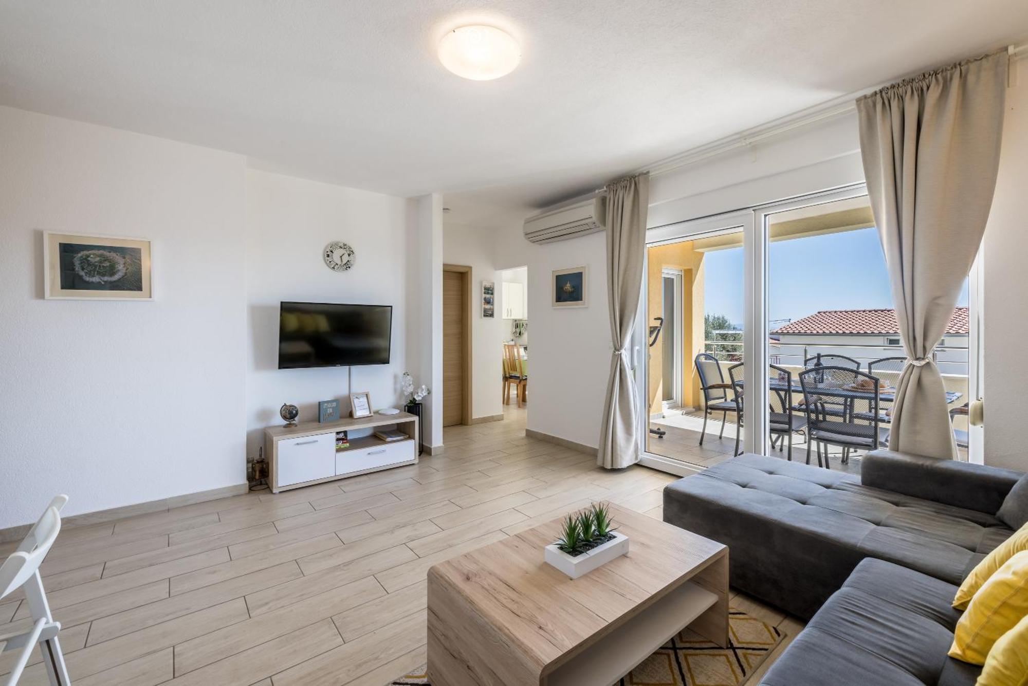 Apart Sa Terasom 250M Od Plaze,Parking,Wi Fi,Rostilj Trogir Eksteriør billede