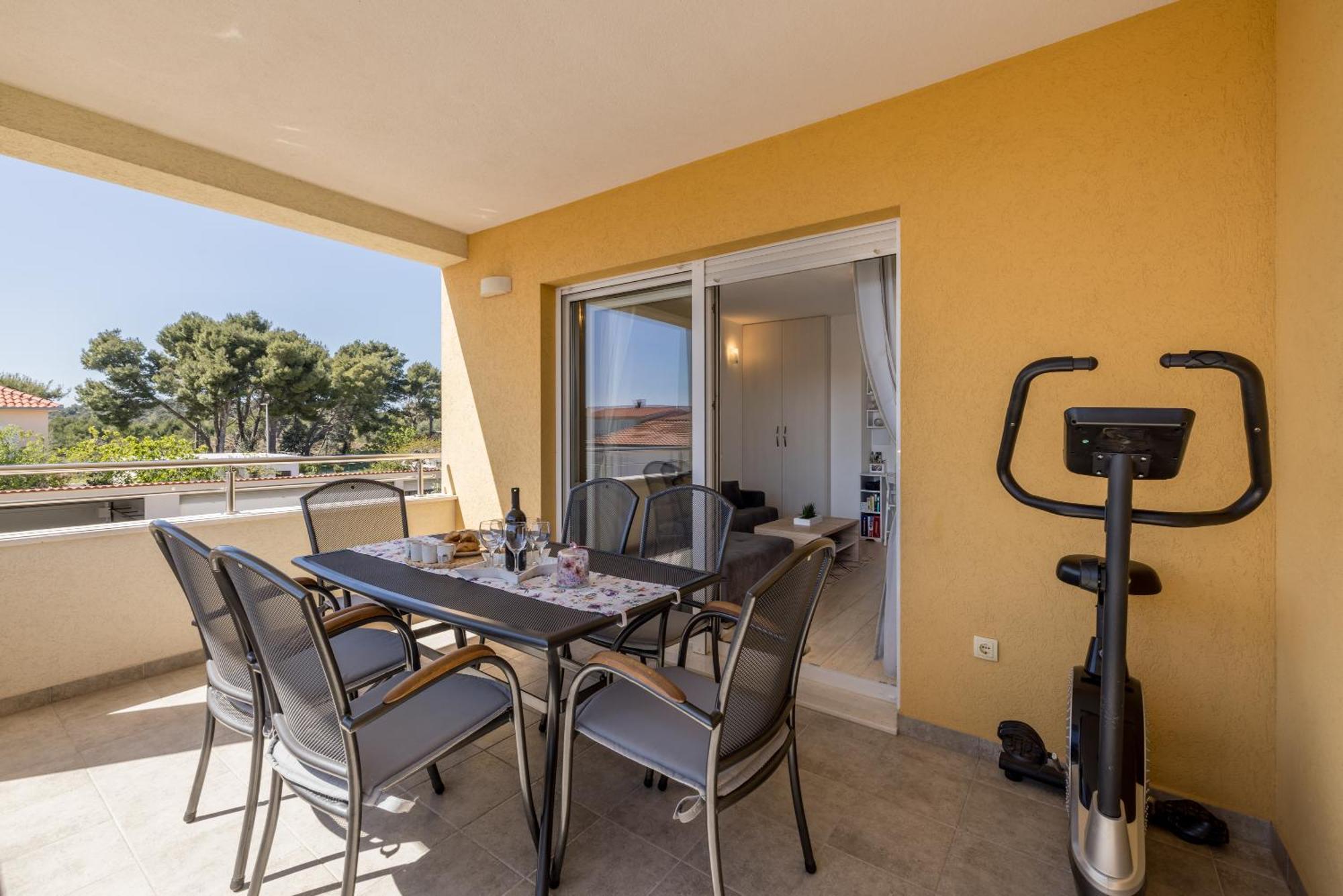 Apart Sa Terasom 250M Od Plaze,Parking,Wi Fi,Rostilj Trogir Eksteriør billede