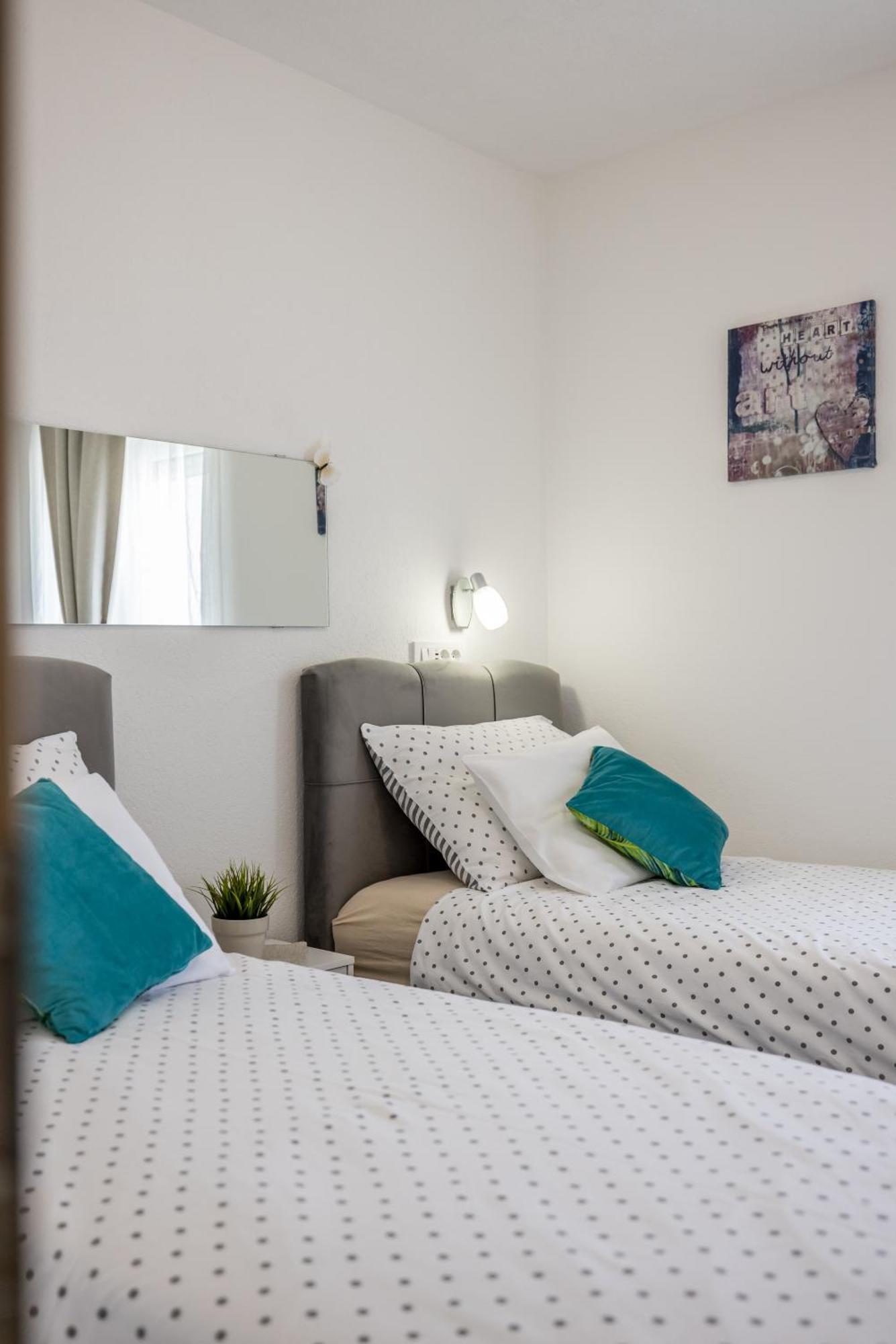 Apart Sa Terasom 250M Od Plaze,Parking,Wi Fi,Rostilj Trogir Eksteriør billede