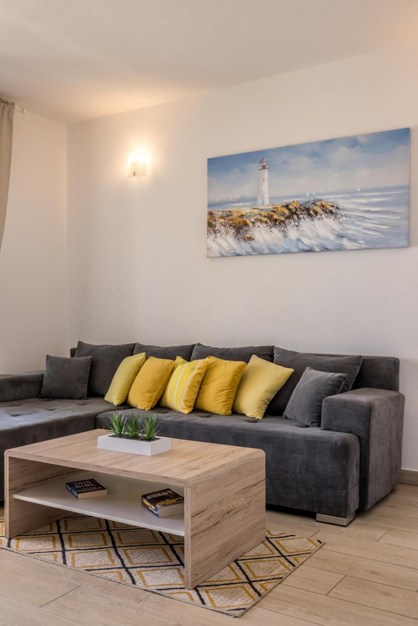 Apart Sa Terasom 250M Od Plaze,Parking,Wi Fi,Rostilj Trogir Eksteriør billede