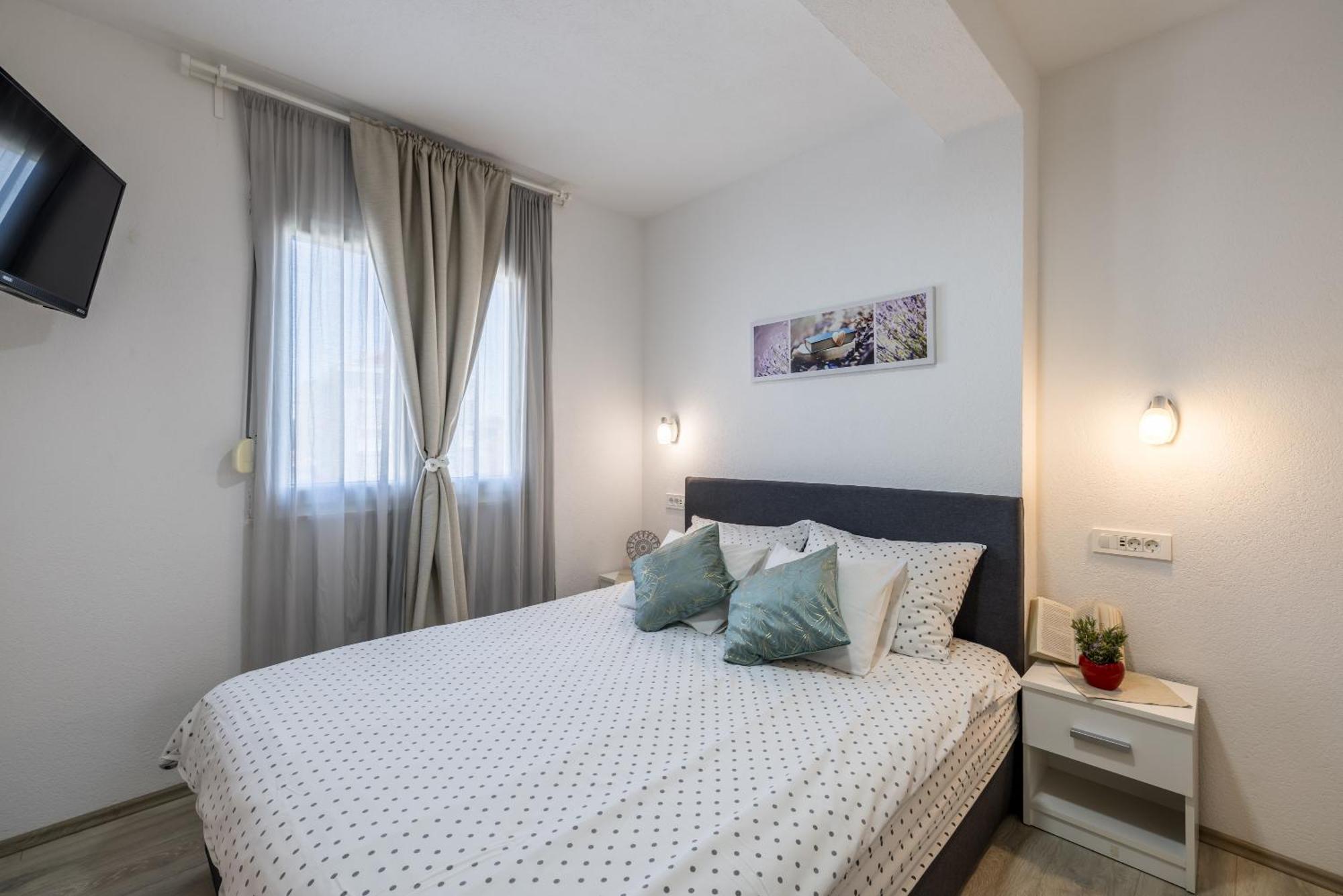 Apart Sa Terasom 250M Od Plaze,Parking,Wi Fi,Rostilj Trogir Eksteriør billede