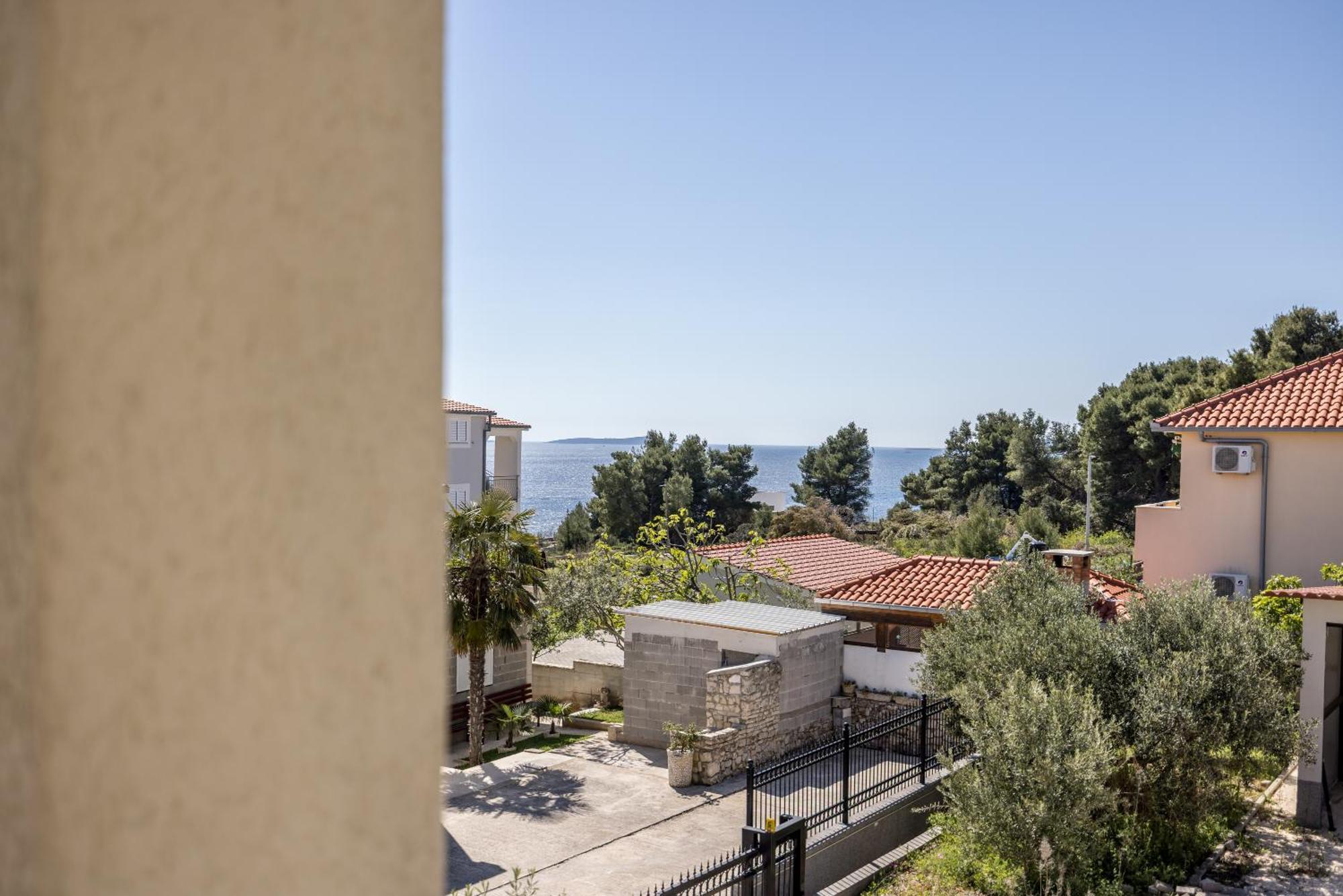 Apart Sa Terasom 250M Od Plaze,Parking,Wi Fi,Rostilj Trogir Eksteriør billede